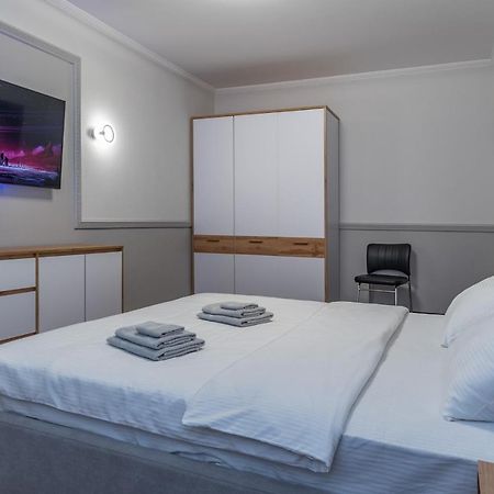 Modern 3 Bedroom Apartment Kiev Dış mekan fotoğraf