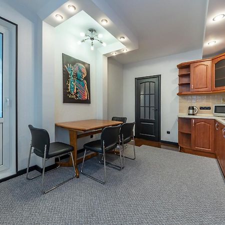 Modern 3 Bedroom Apartment Kiev Dış mekan fotoğraf
