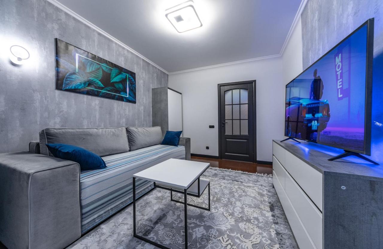 Modern 3 Bedroom Apartment Kiev Dış mekan fotoğraf