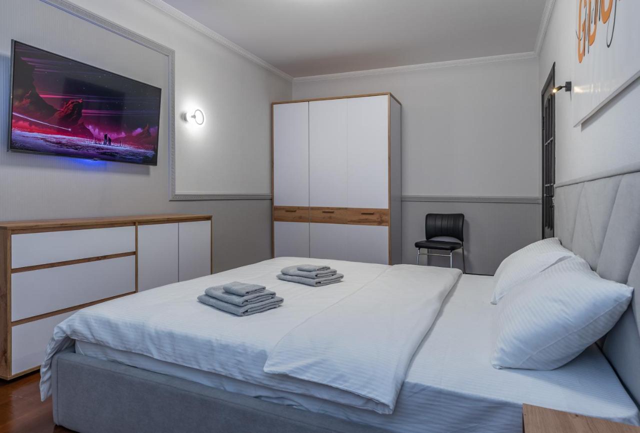 Modern 3 Bedroom Apartment Kiev Dış mekan fotoğraf