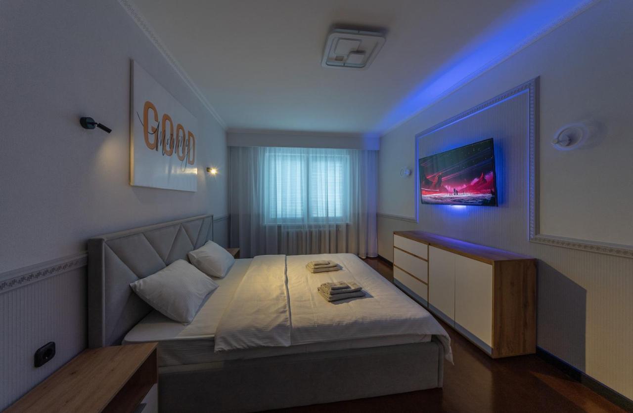 Modern 3 Bedroom Apartment Kiev Dış mekan fotoğraf