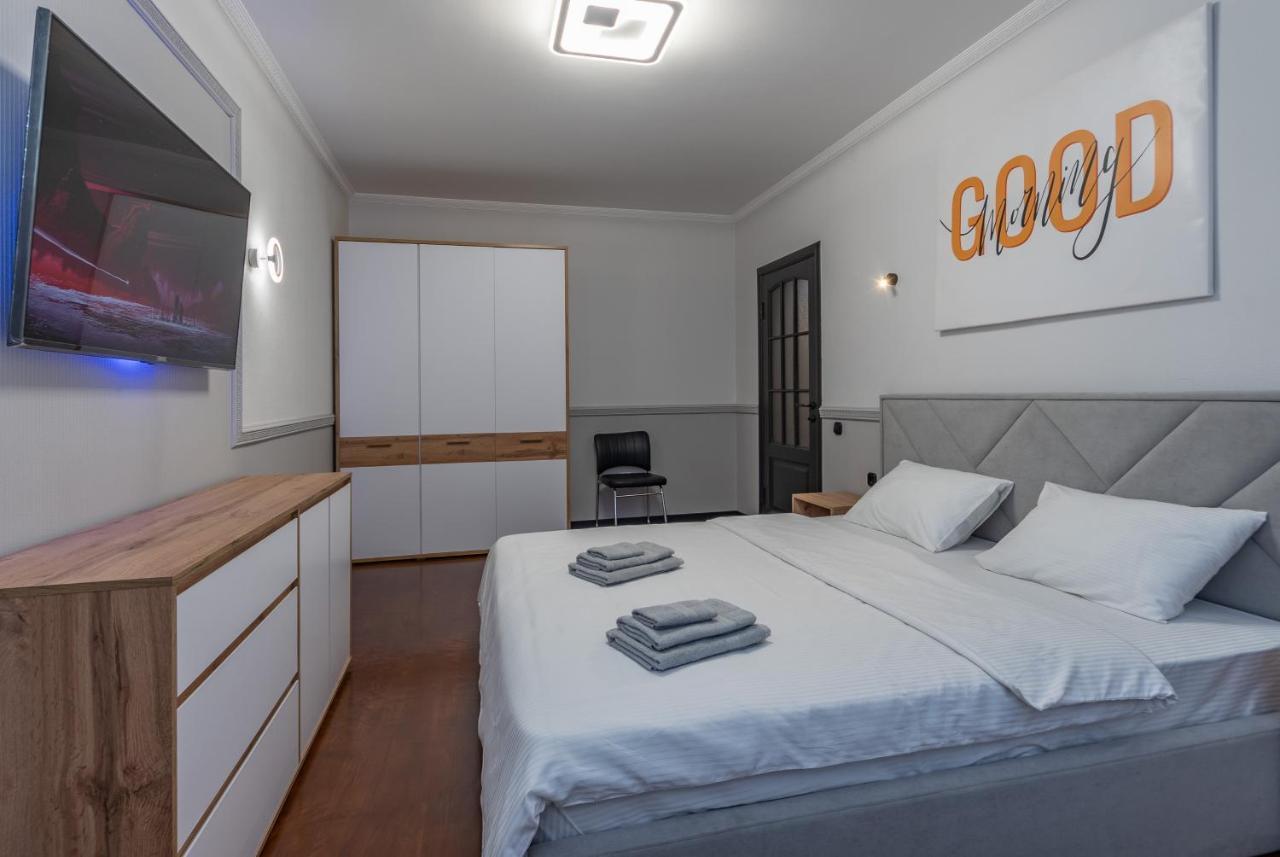Modern 3 Bedroom Apartment Kiev Dış mekan fotoğraf