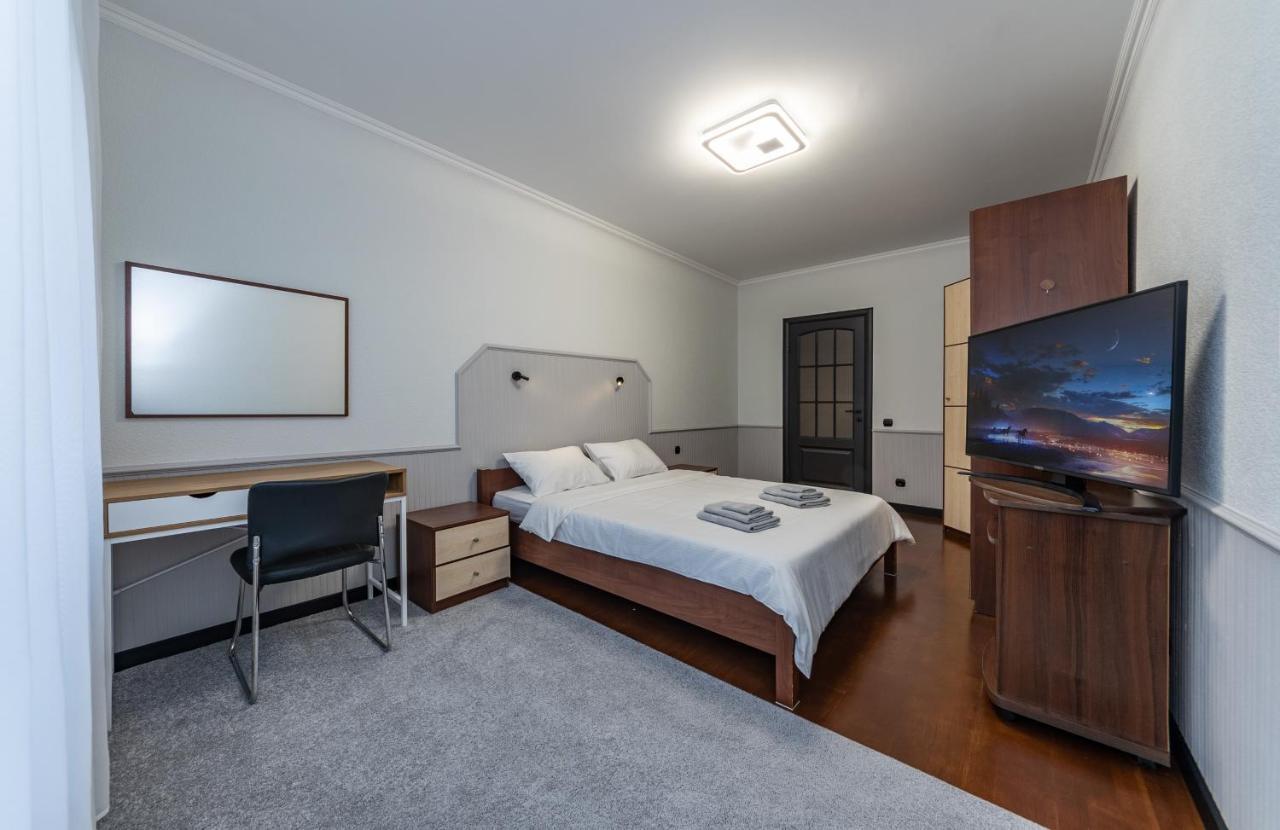 Modern 3 Bedroom Apartment Kiev Dış mekan fotoğraf