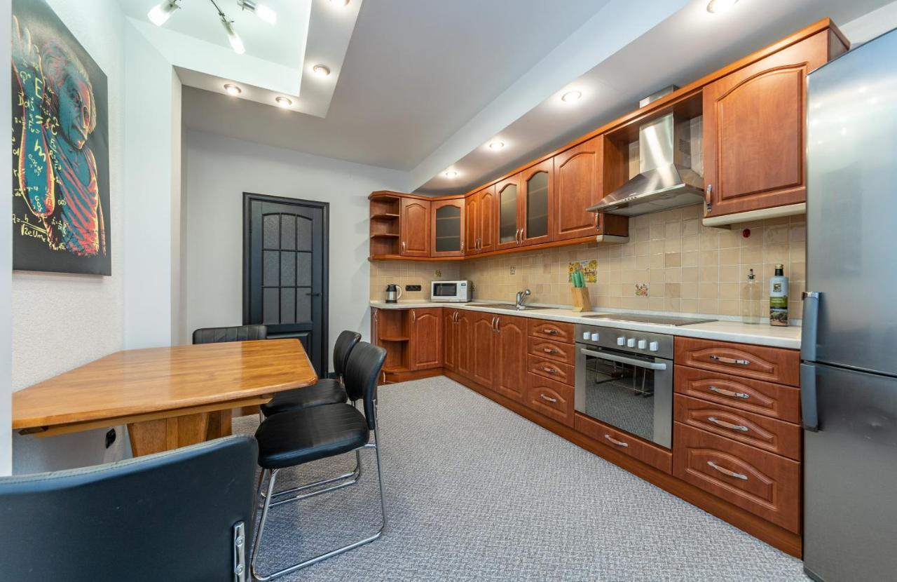 Modern 3 Bedroom Apartment Kiev Dış mekan fotoğraf