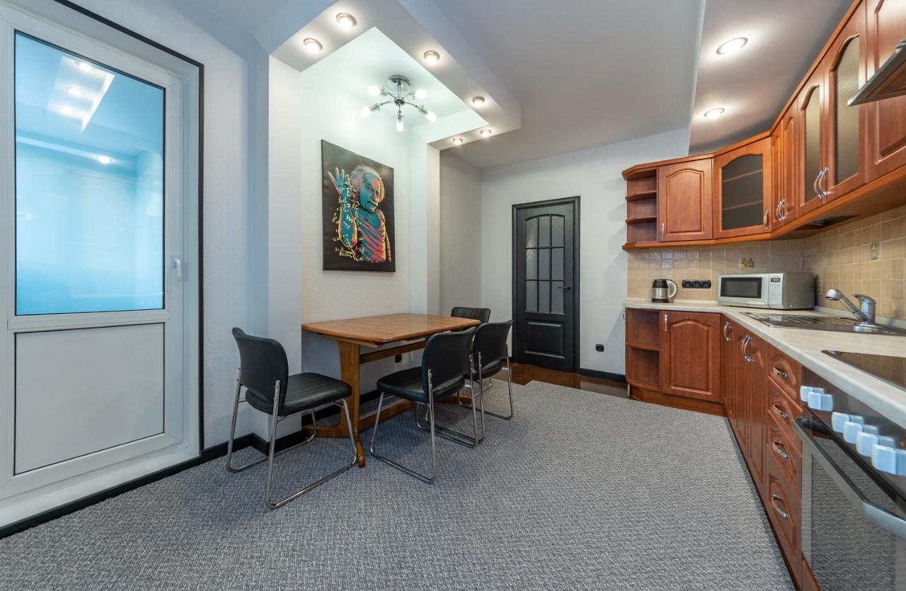 Modern 3 Bedroom Apartment Kiev Dış mekan fotoğraf