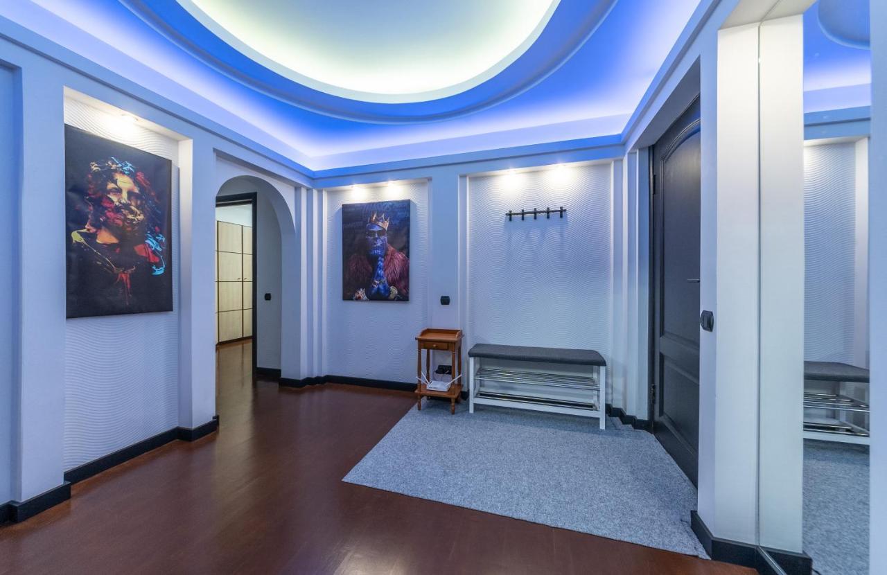 Modern 3 Bedroom Apartment Kiev Dış mekan fotoğraf